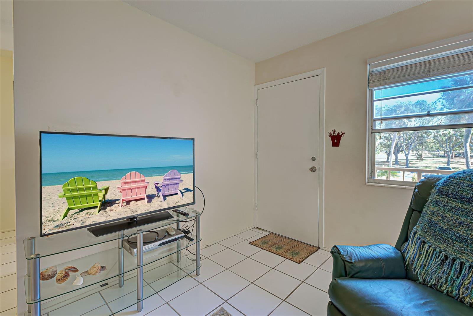 Photo 5 of 537 MANATEE CT #204