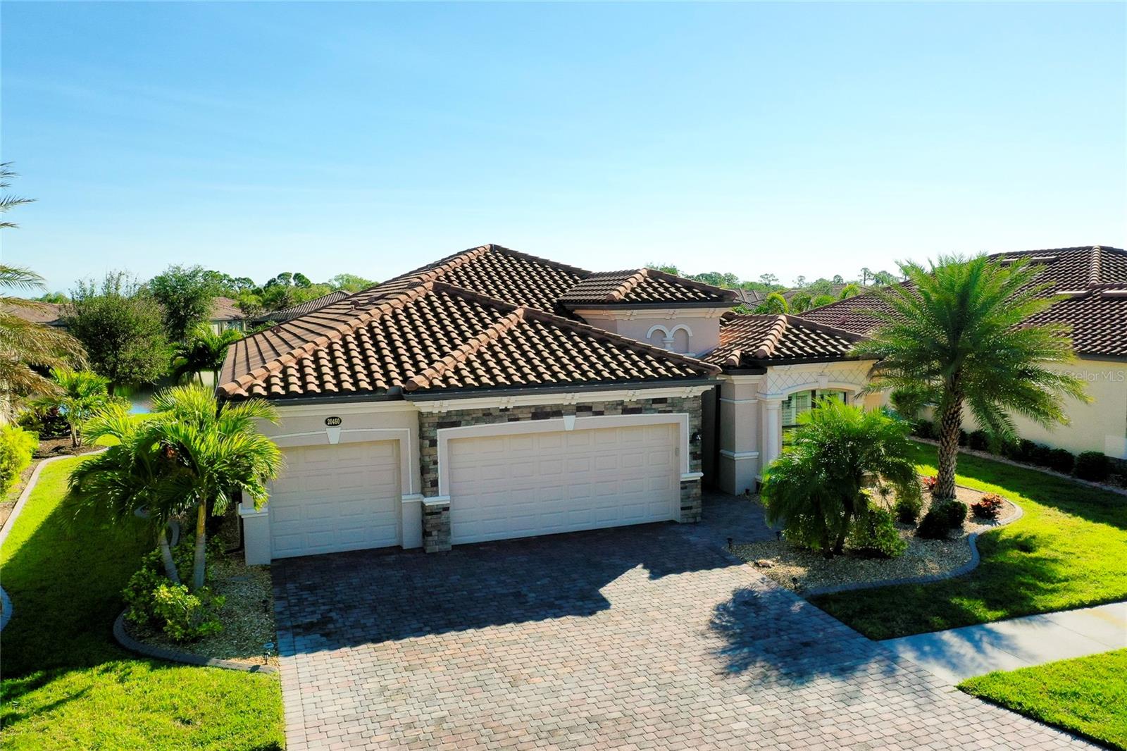 Photo 3 of 20460 GRANLAGO DR