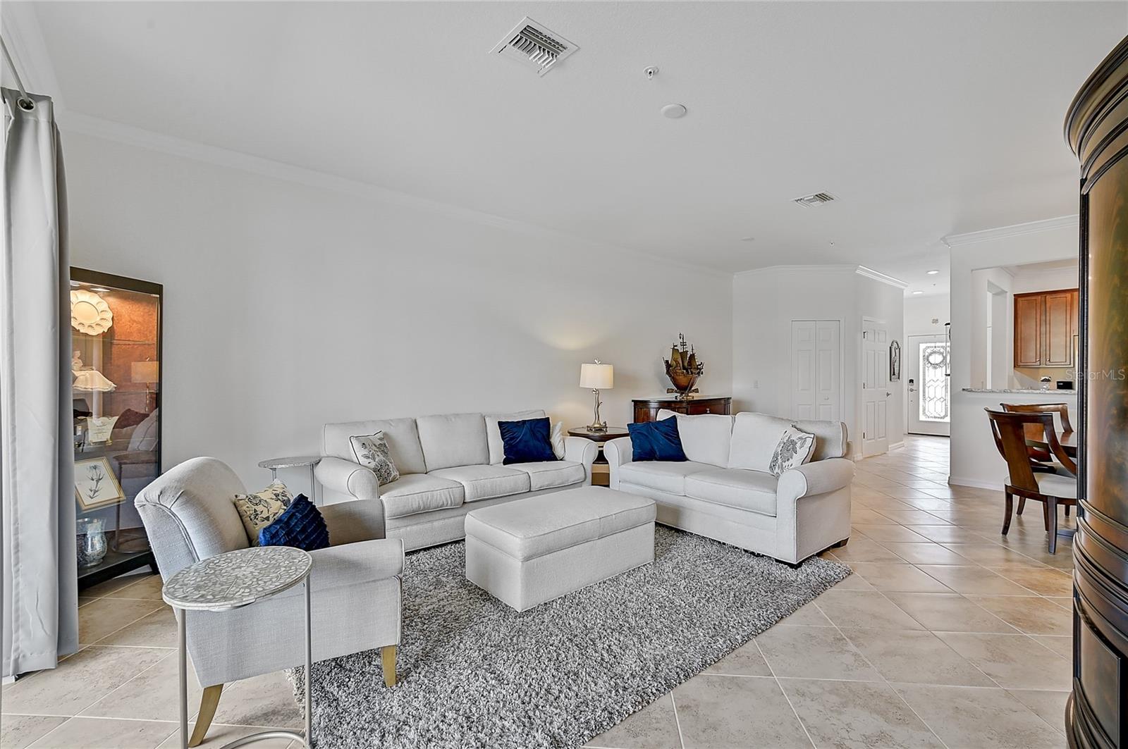 Photo 4 of 20303 LAGENTE CIR