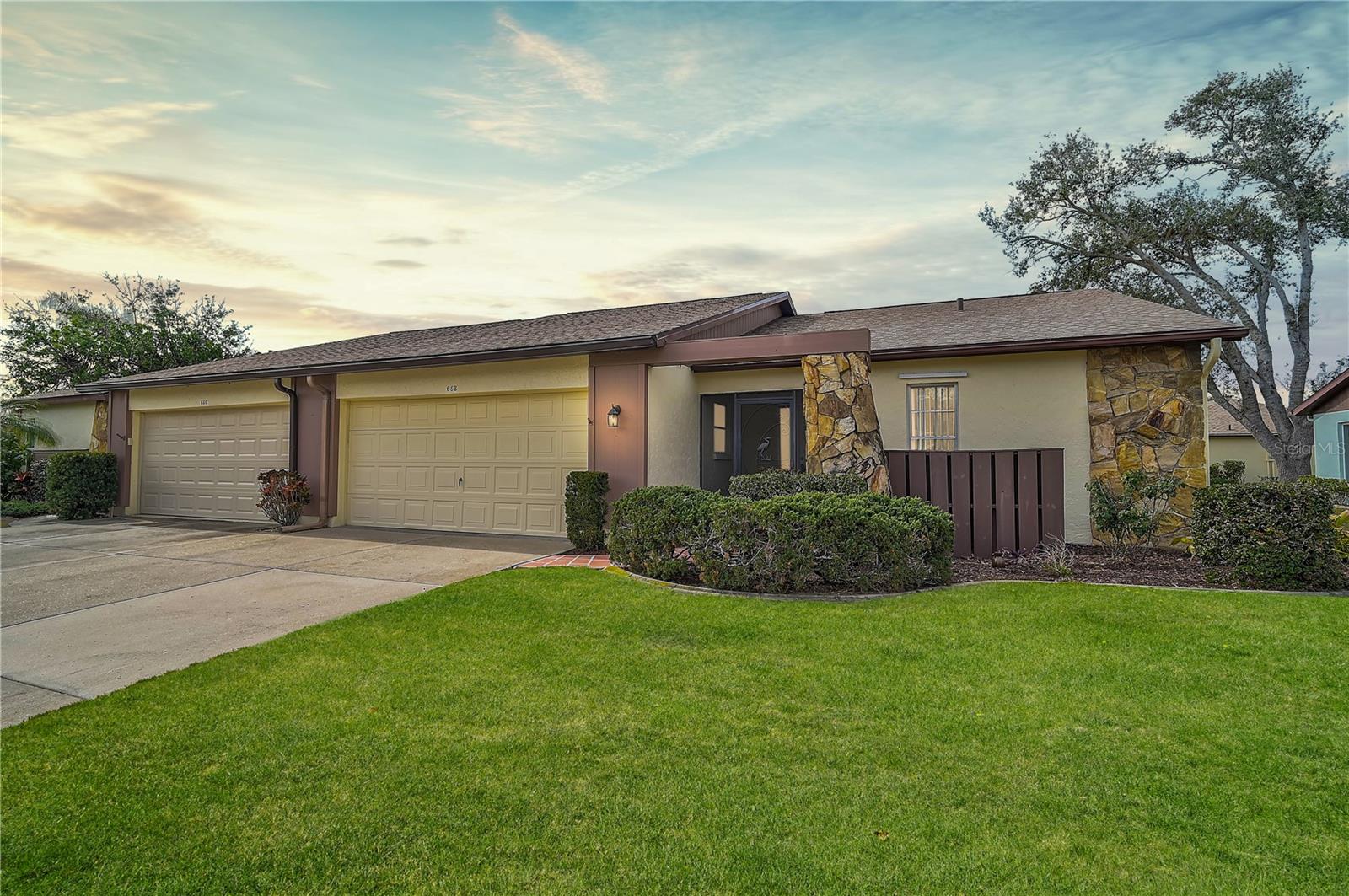 Photo of 652 LINDEN DR