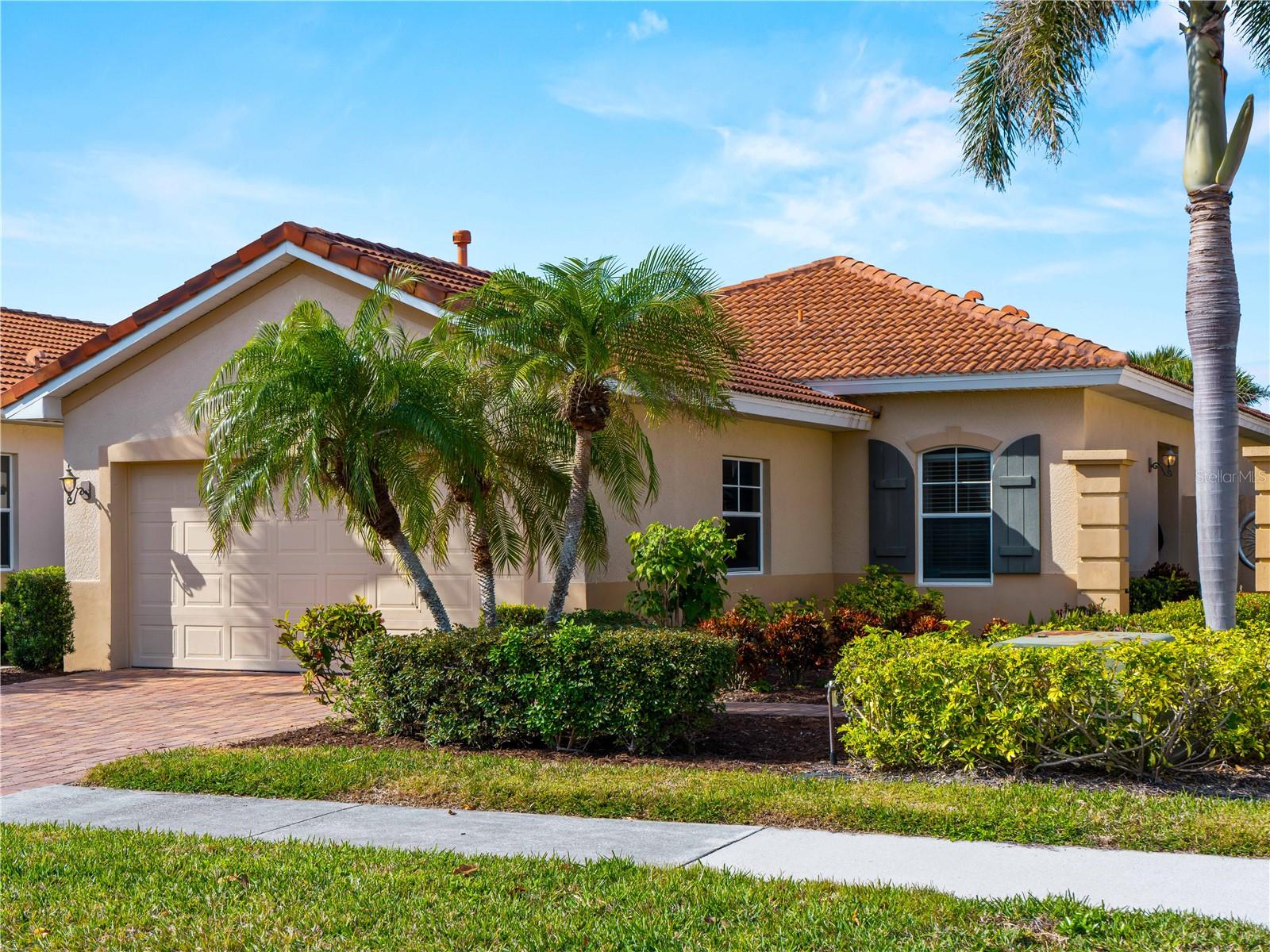 Photo of 482 MONTELLUNA DR