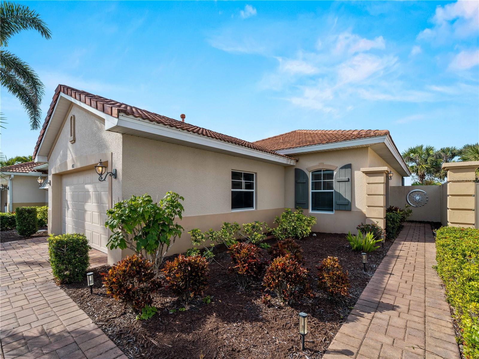 Photo 3 of 482 MONTELLUNA DR