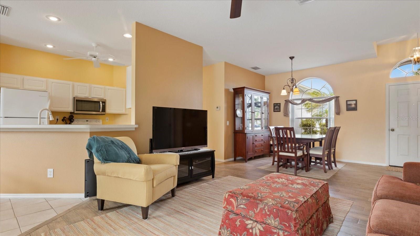 Photo 4 of 4004 LANDOR CT