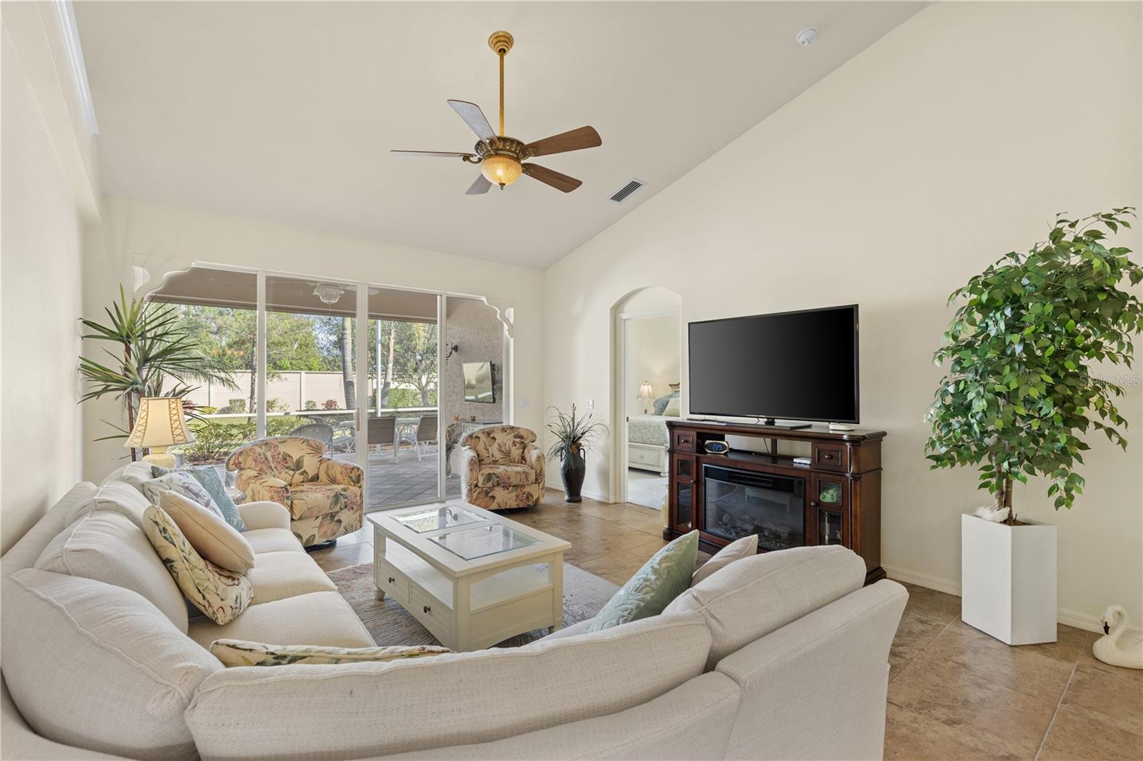 Photo 6 of 1537 MONARCH DR