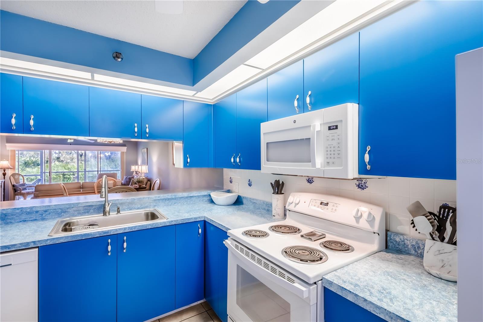 Photo 6 of 811 WATERSIDE DR #102