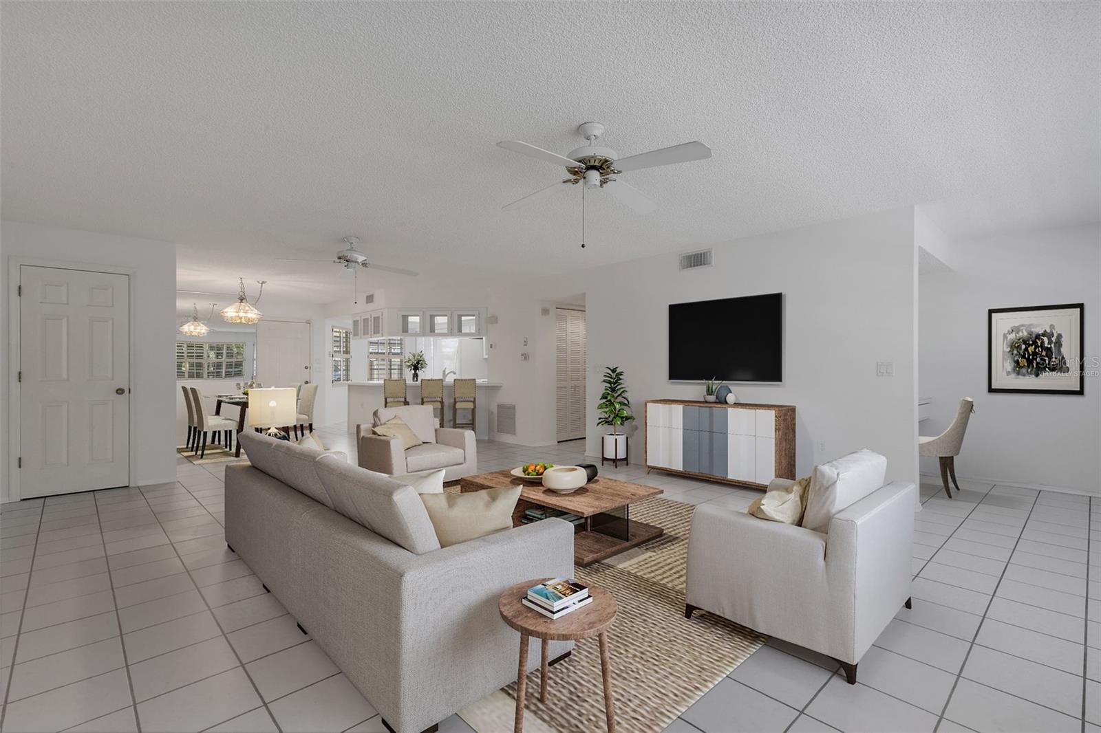 Photo 4 of 528 W VENICE AVE ## 1