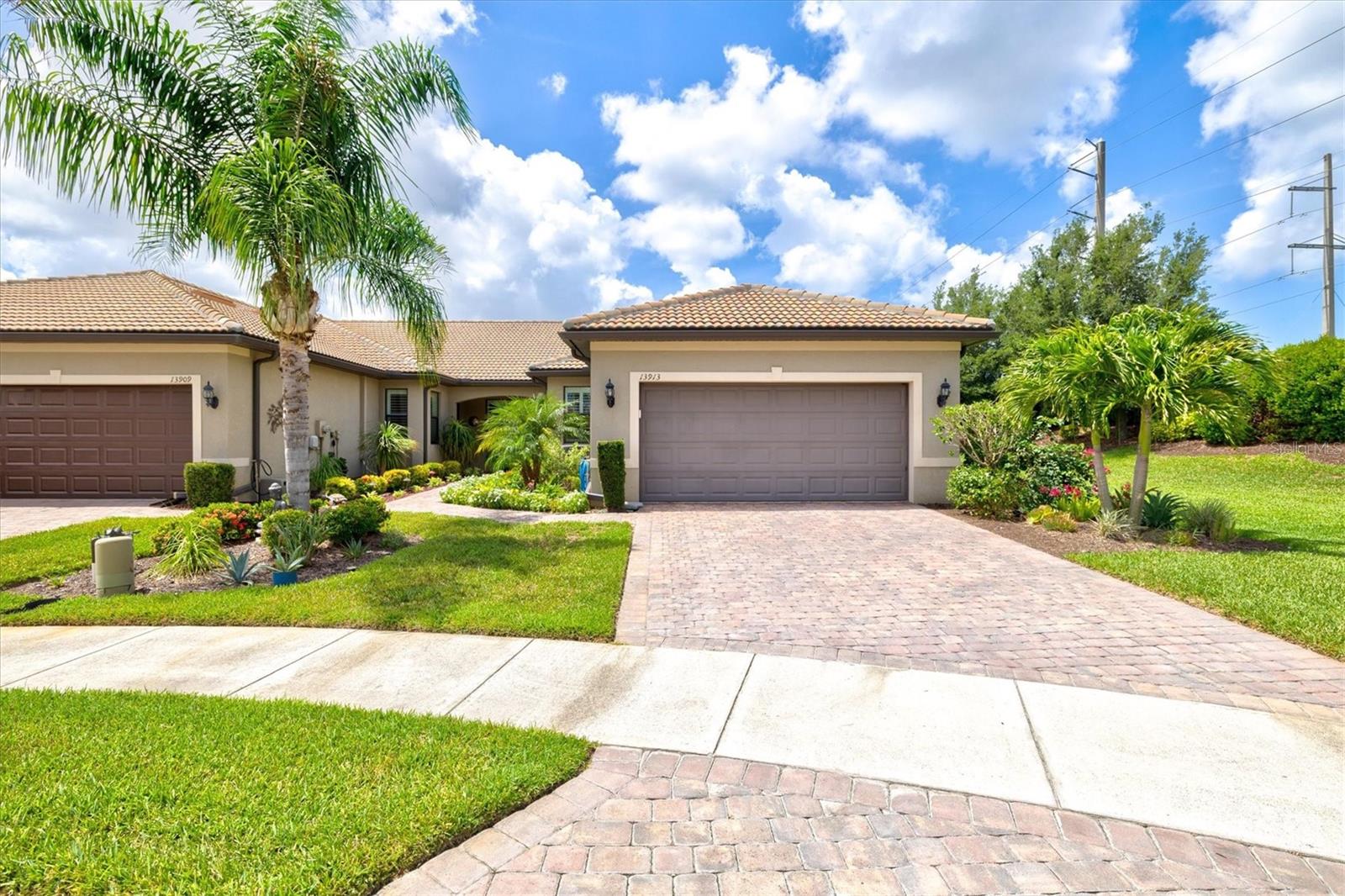 Photo 3 of 13913 ALAFAYA ST