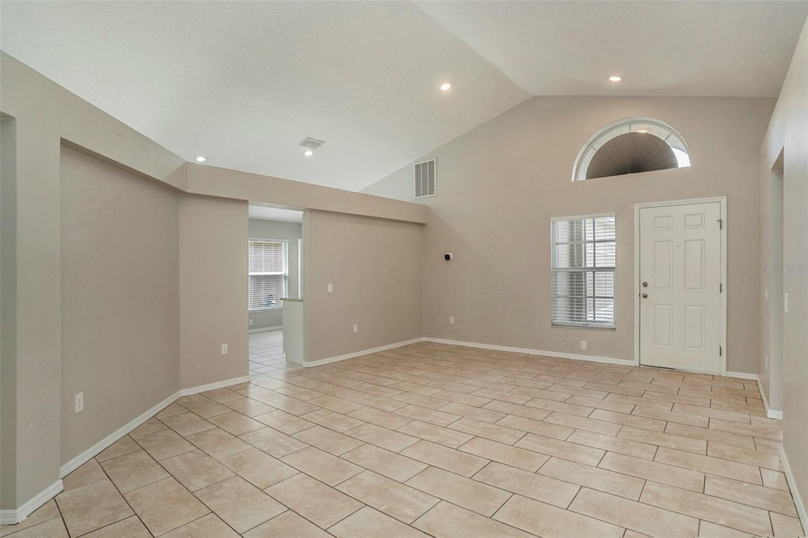 Photo 3 of 31203 WRENCREST DR