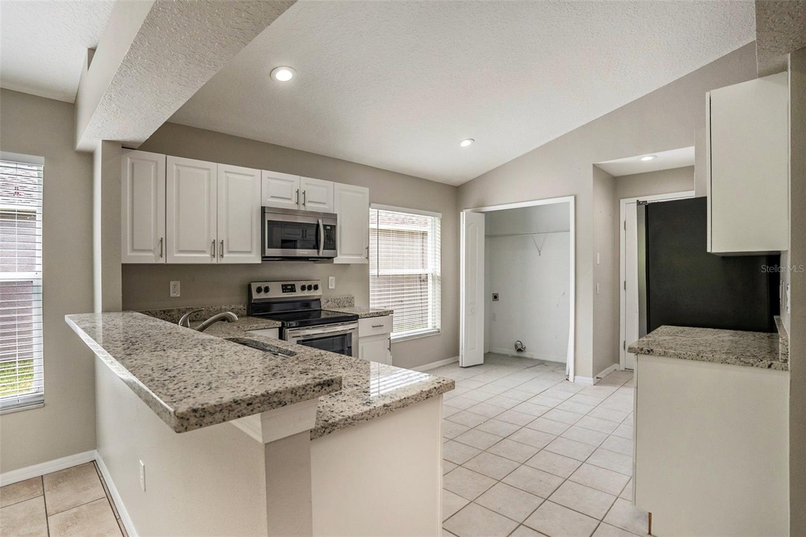 Photo 5 of 31203 WRENCREST DR