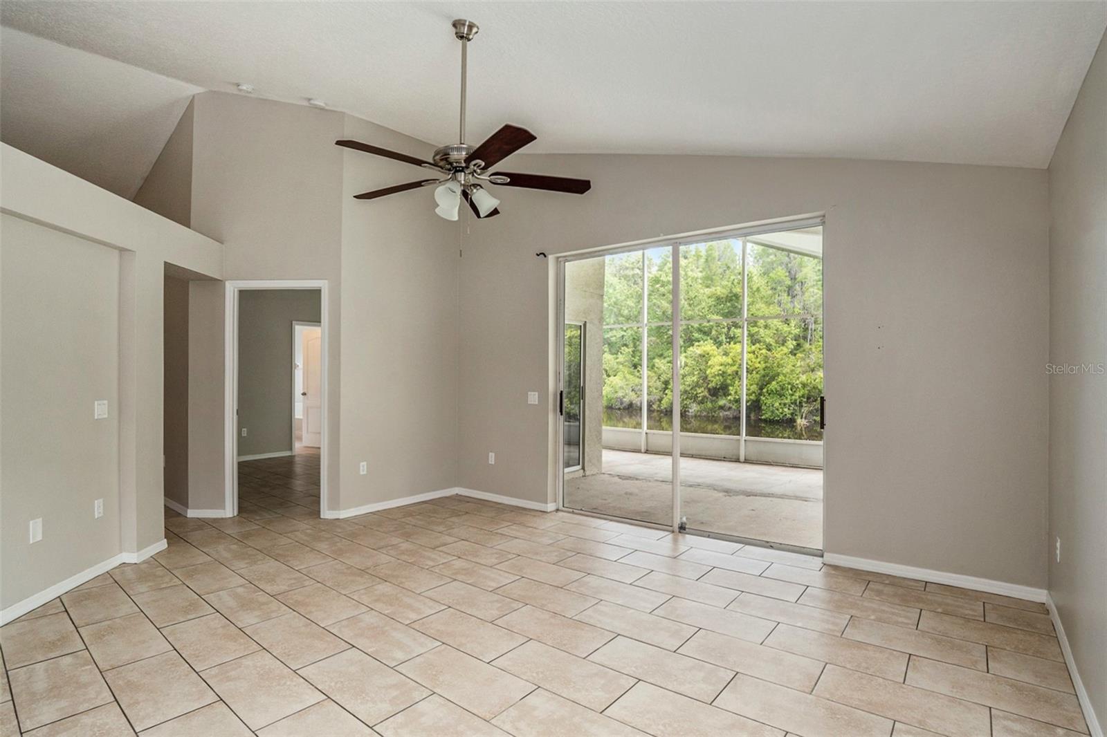 Photo 6 of 31203 WRENCREST DR