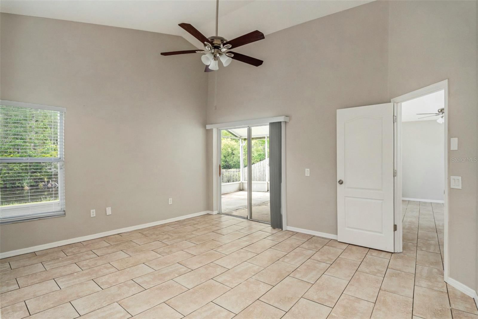 Photo 7 of 31203 WRENCREST DR
