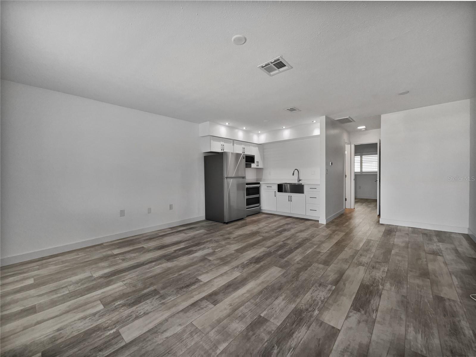 Photo 5 of 525 MANATEE CT #14