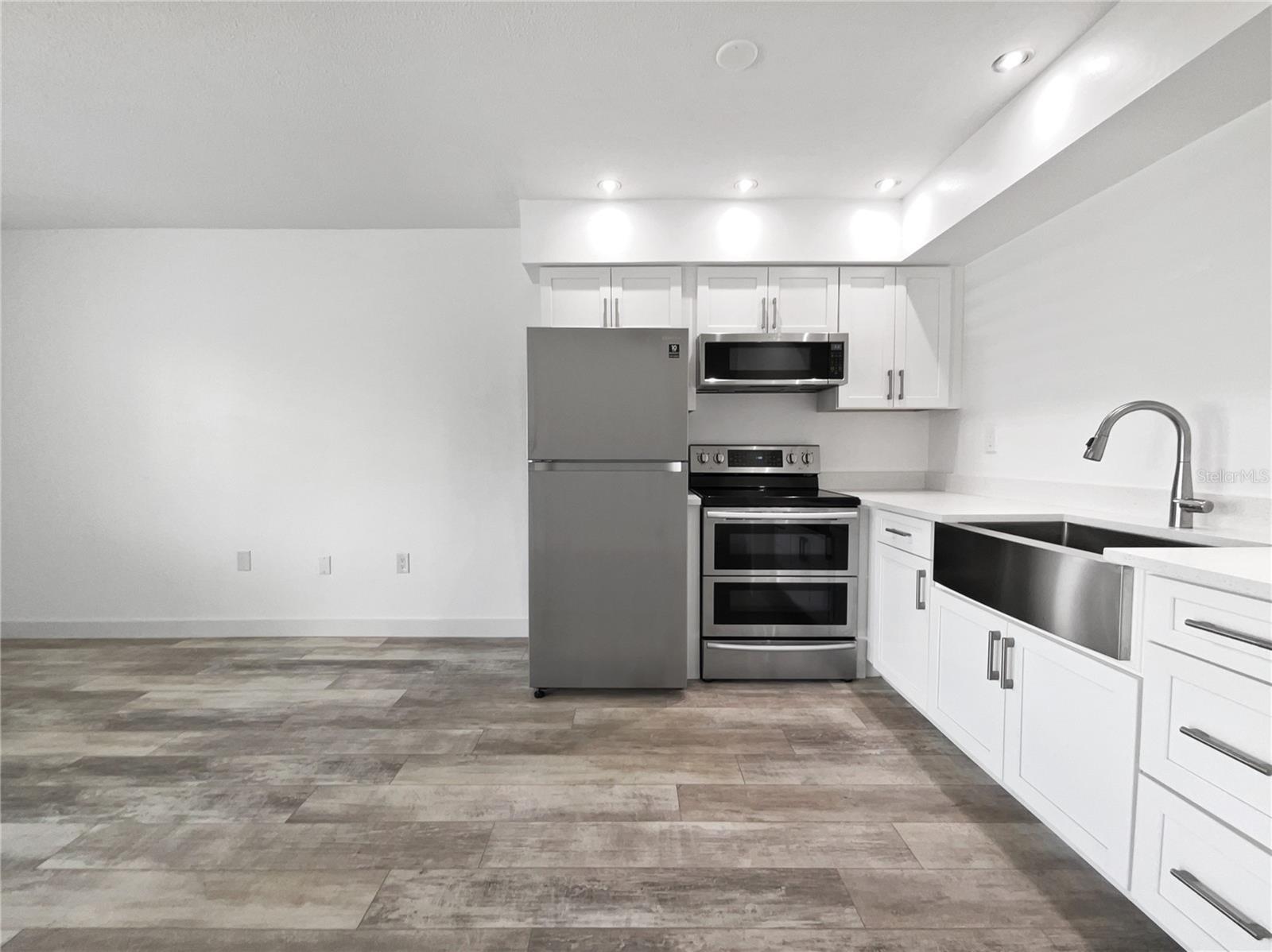 Photo 6 of 525 MANATEE CT #14