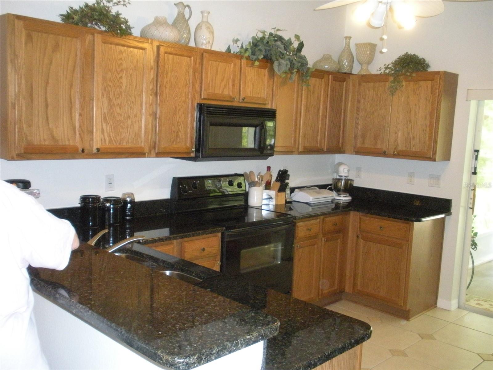 Photo 3 of 6020 W OAK PARK BLVD #L