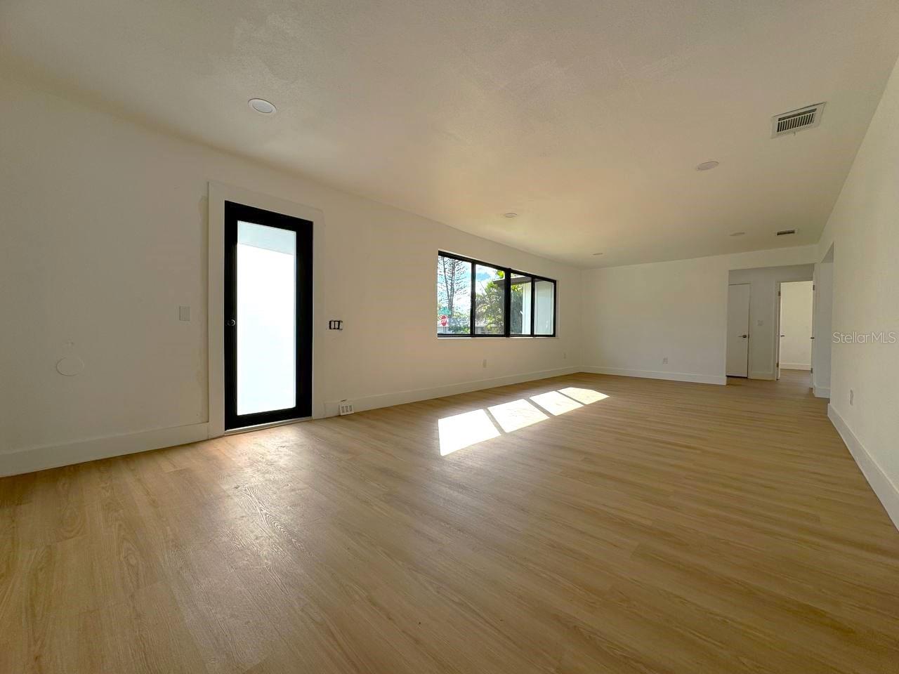 Photo 5 of 2239 WORRINGTON ST