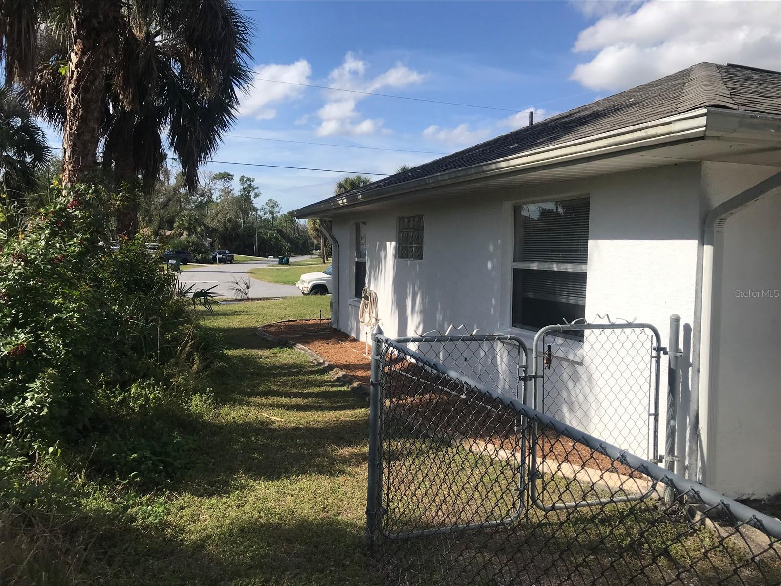 Photo 2 of 402 LOMOND DR