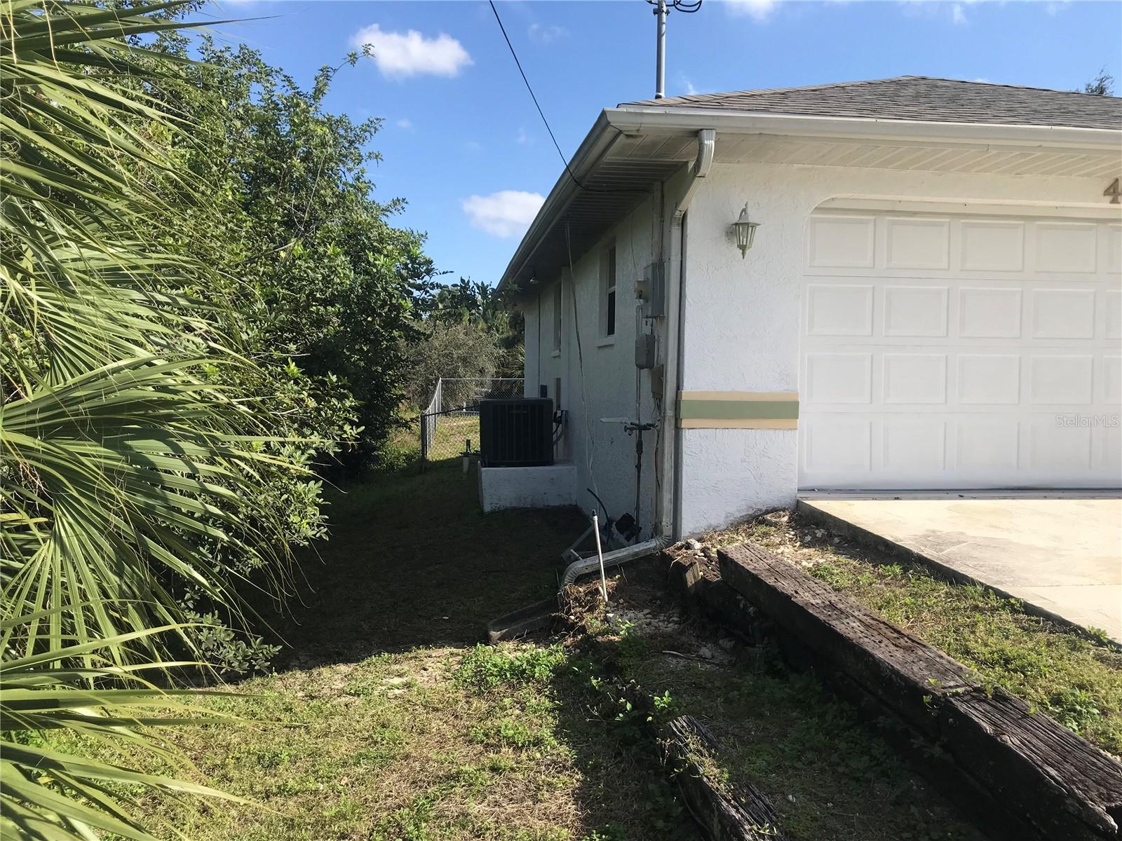 Photo 4 of 402 LOMOND DR