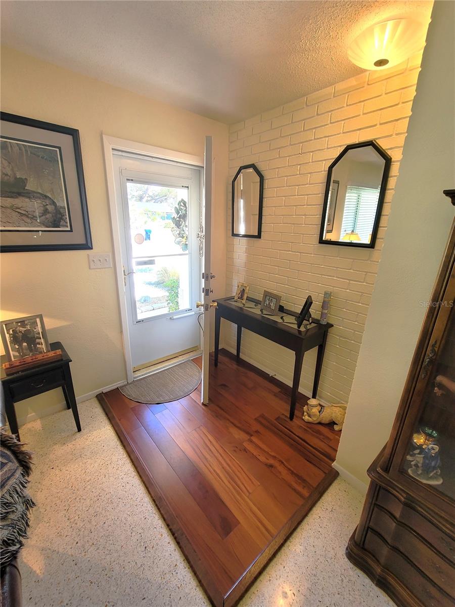 Photo 2 of 1340 OAKBROOK DR