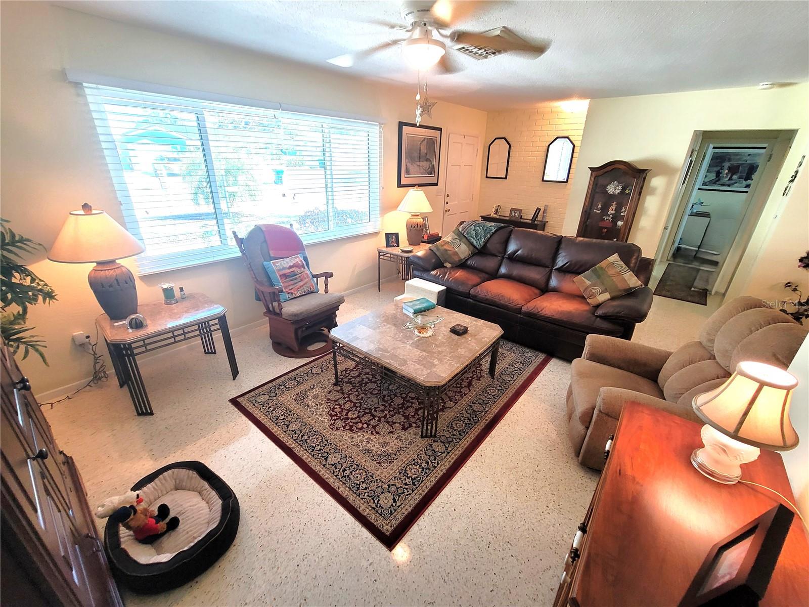 Photo 3 of 1340 OAKBROOK DR