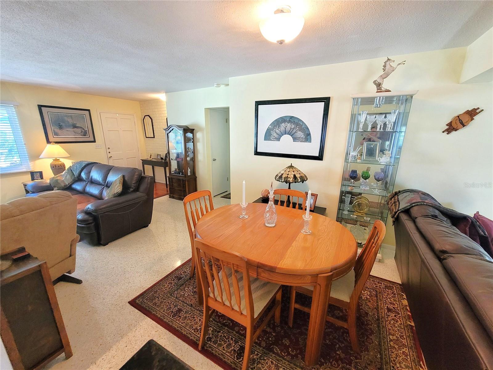 Photo 5 of 1340 OAKBROOK DR