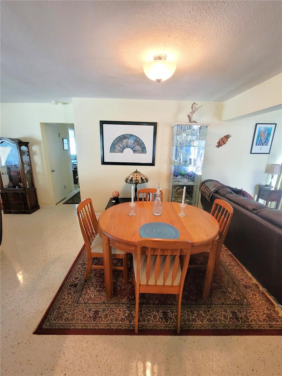 Photo 6 of 1340 OAKBROOK DR