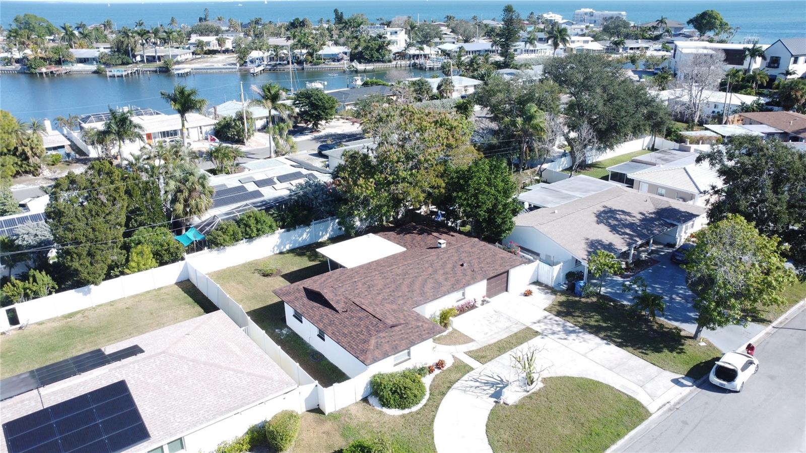 Photo 3 of 2502 TROPICAL SHORES DR SE