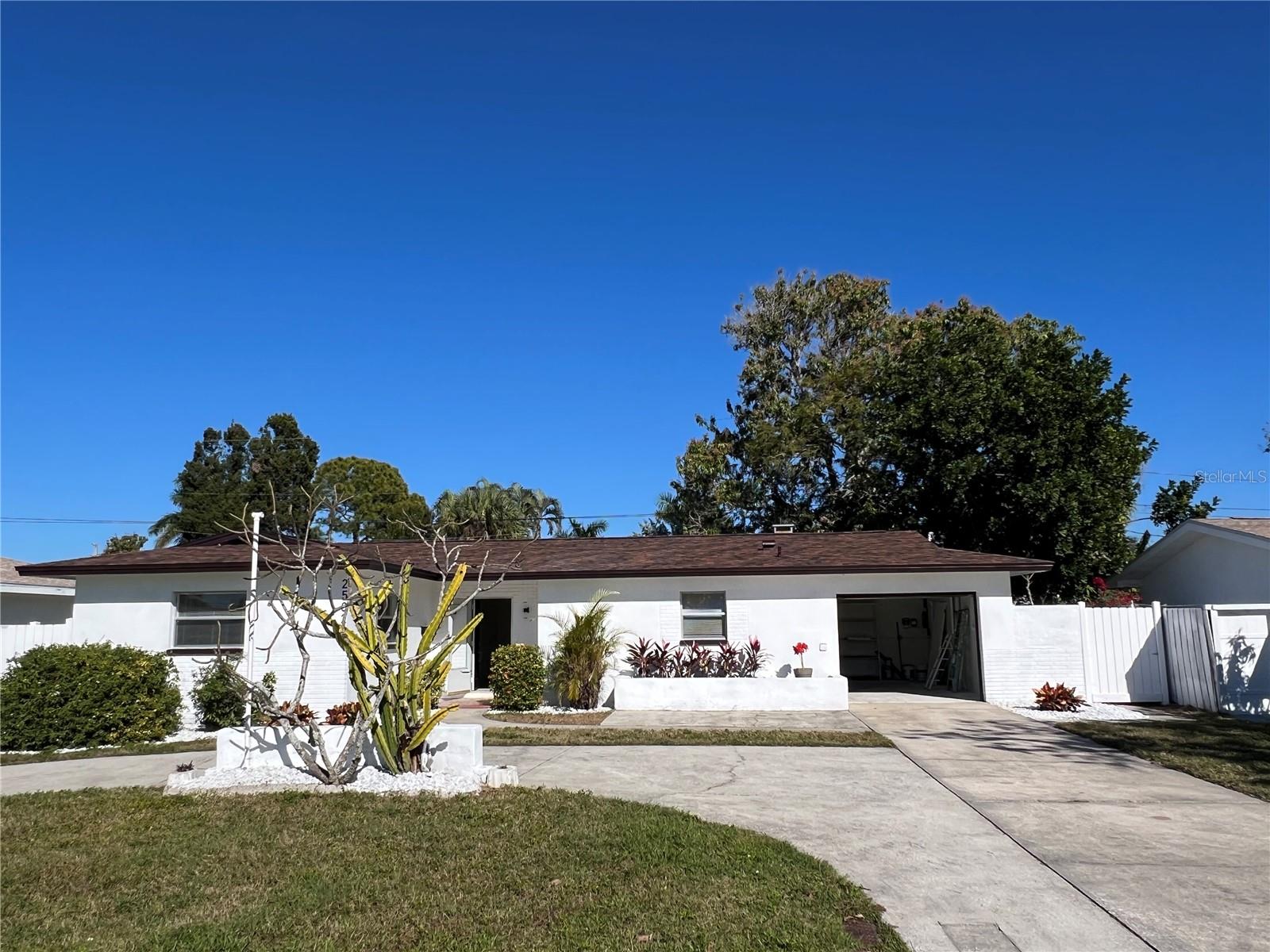 Photo 6 of 2502 TROPICAL SHORES DR SE