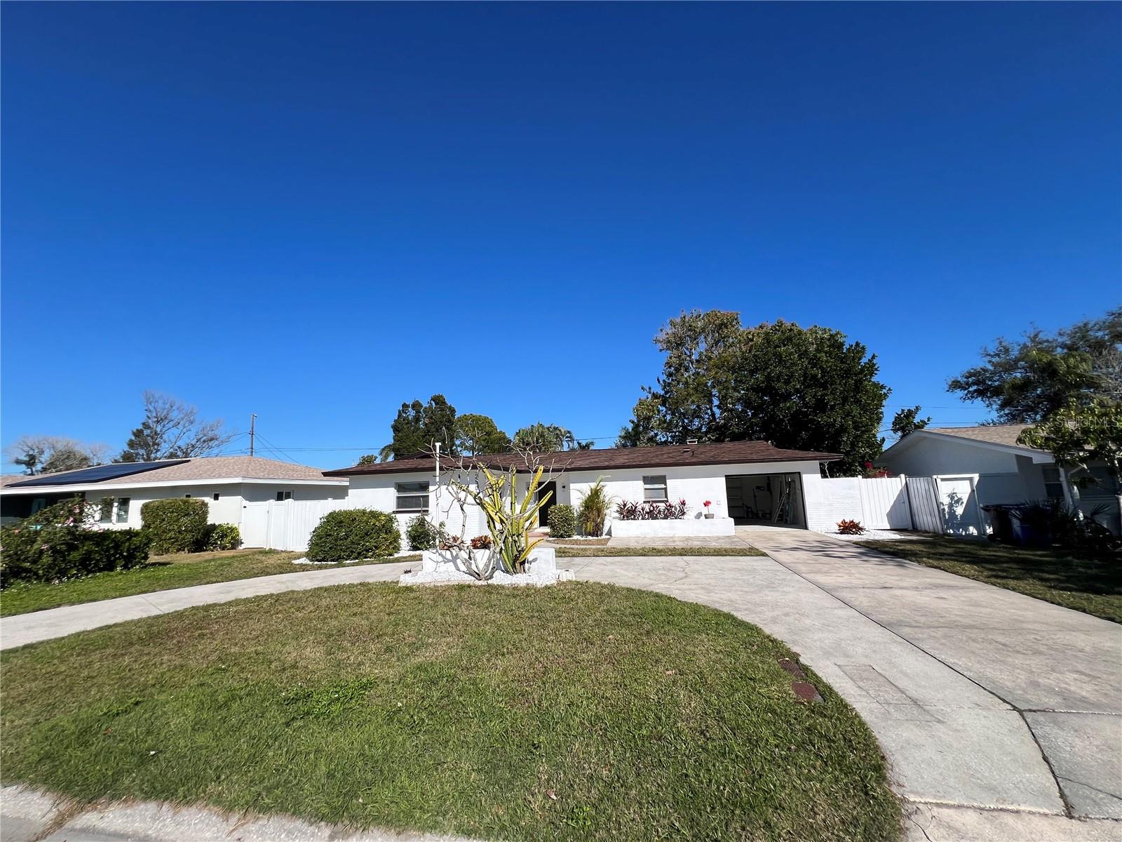 Photo 7 of 2502 TROPICAL SHORES DR SE