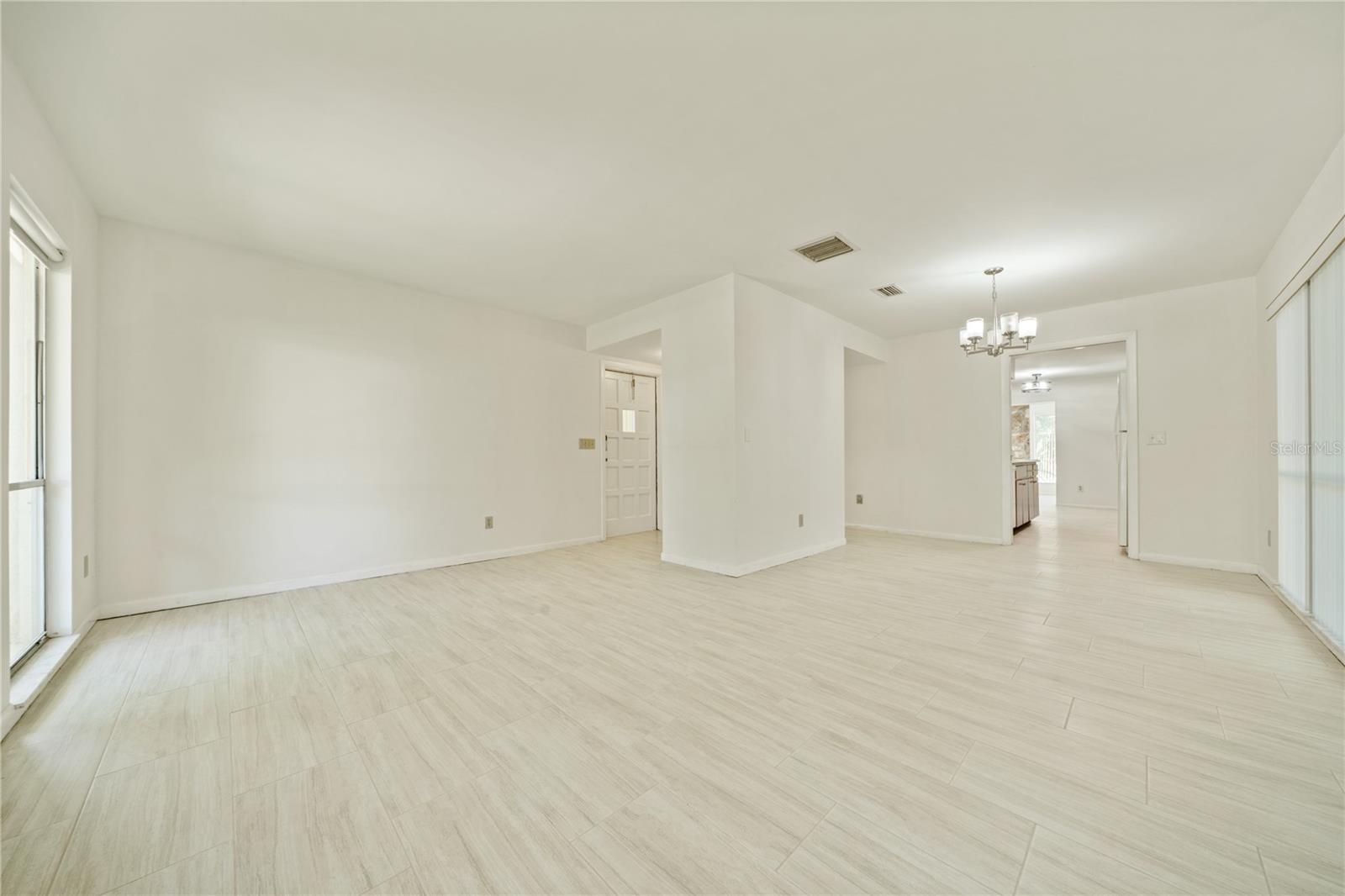 Photo 4 of 10403 LAKE CARROLL WAY