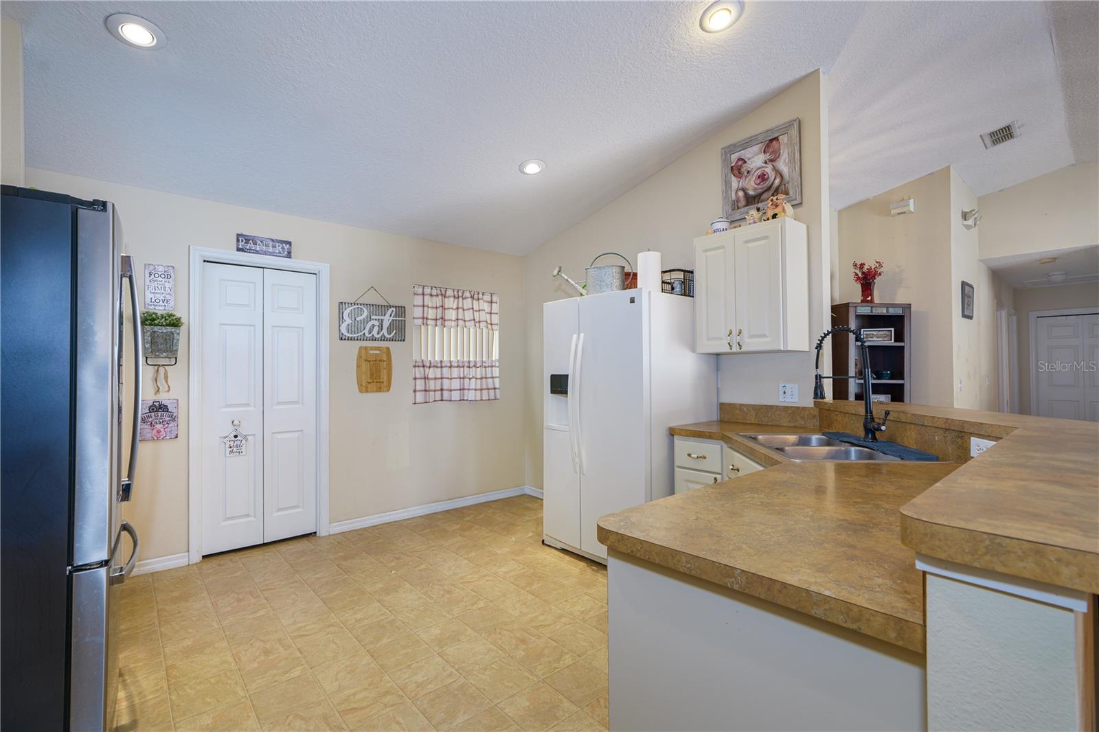 Photo 3 of 1356 N TIMUCUAN TRL