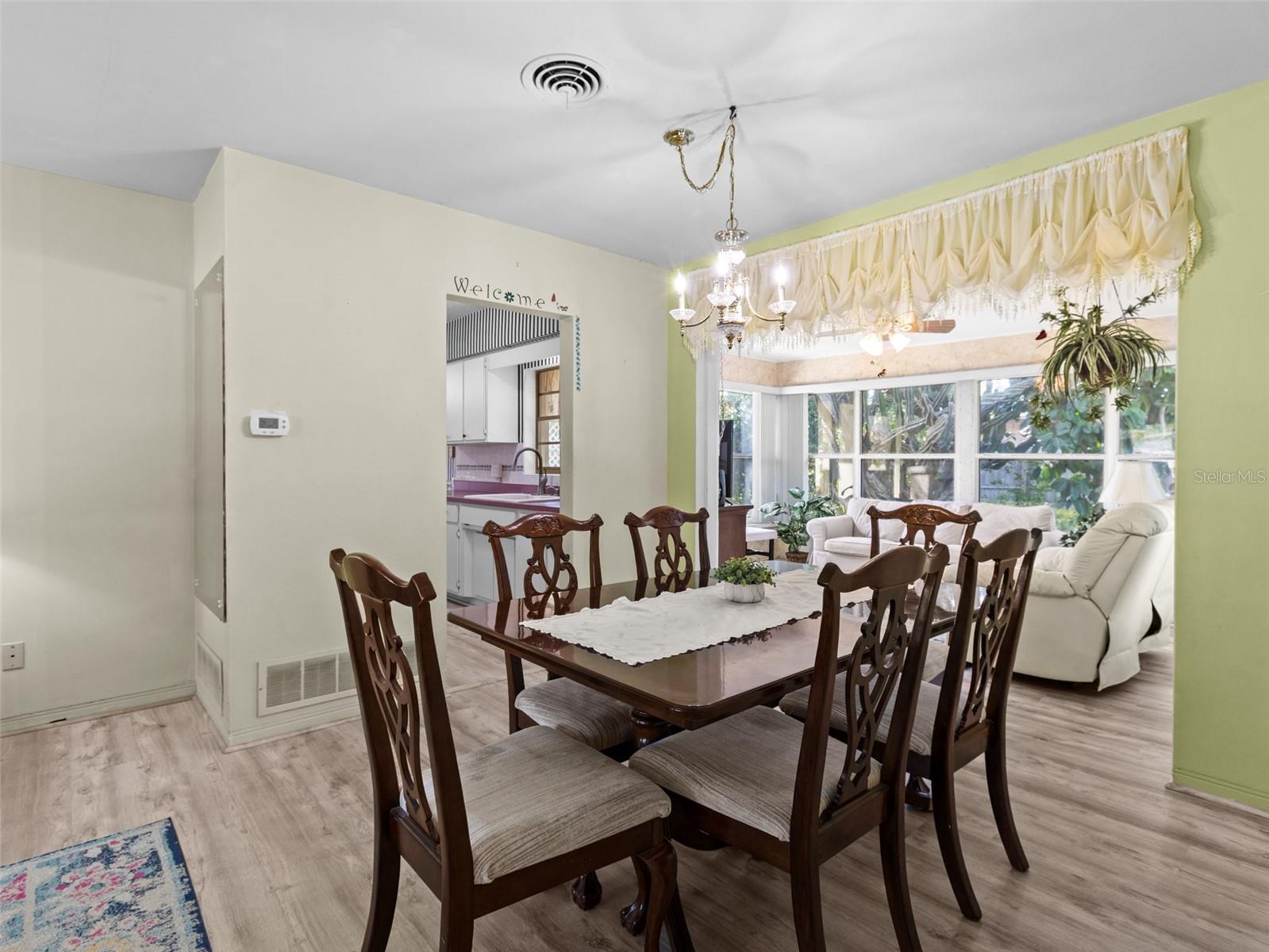 Photo 6 of 2047 GREENBRIAR BLVD