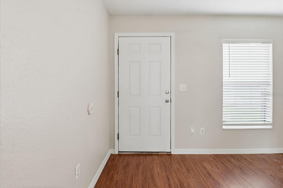 Photo 4 of 9271 N PEACHTREE WAY