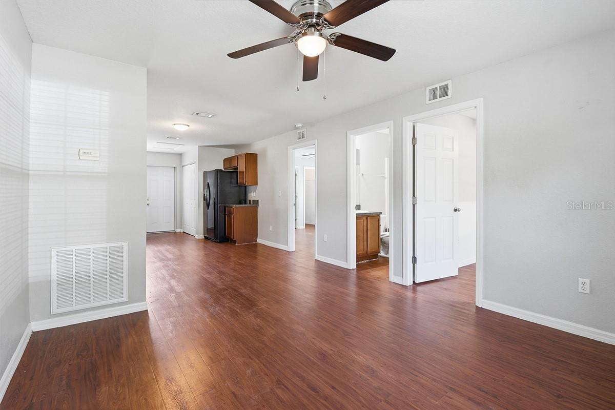 Photo 7 of 9271 N PEACHTREE WAY