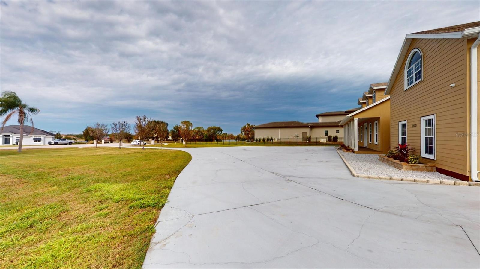 Photo 3 of 13033 MCINTOSH LAKES LN