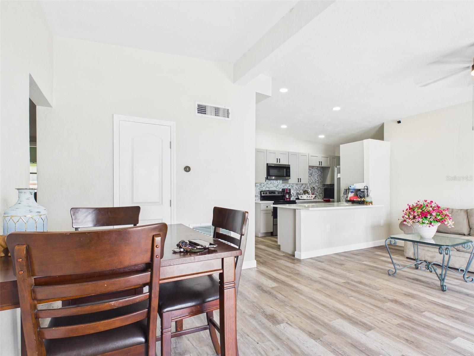 Photo 5 of 22040 FELTON AVE