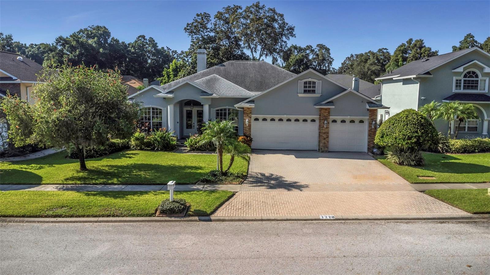 Photo of 2228 VALRICO FOREST DR