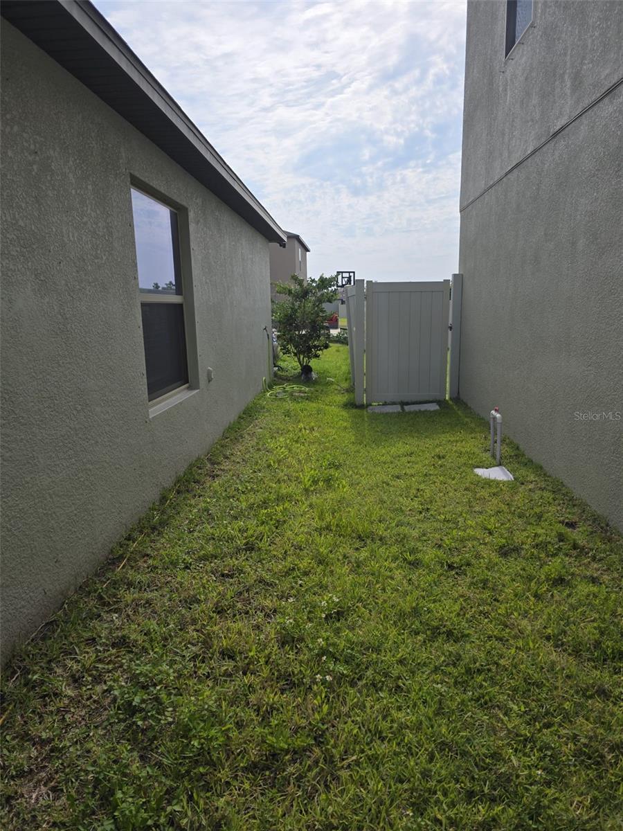 Photo 3 of 5104 DANDELION ST