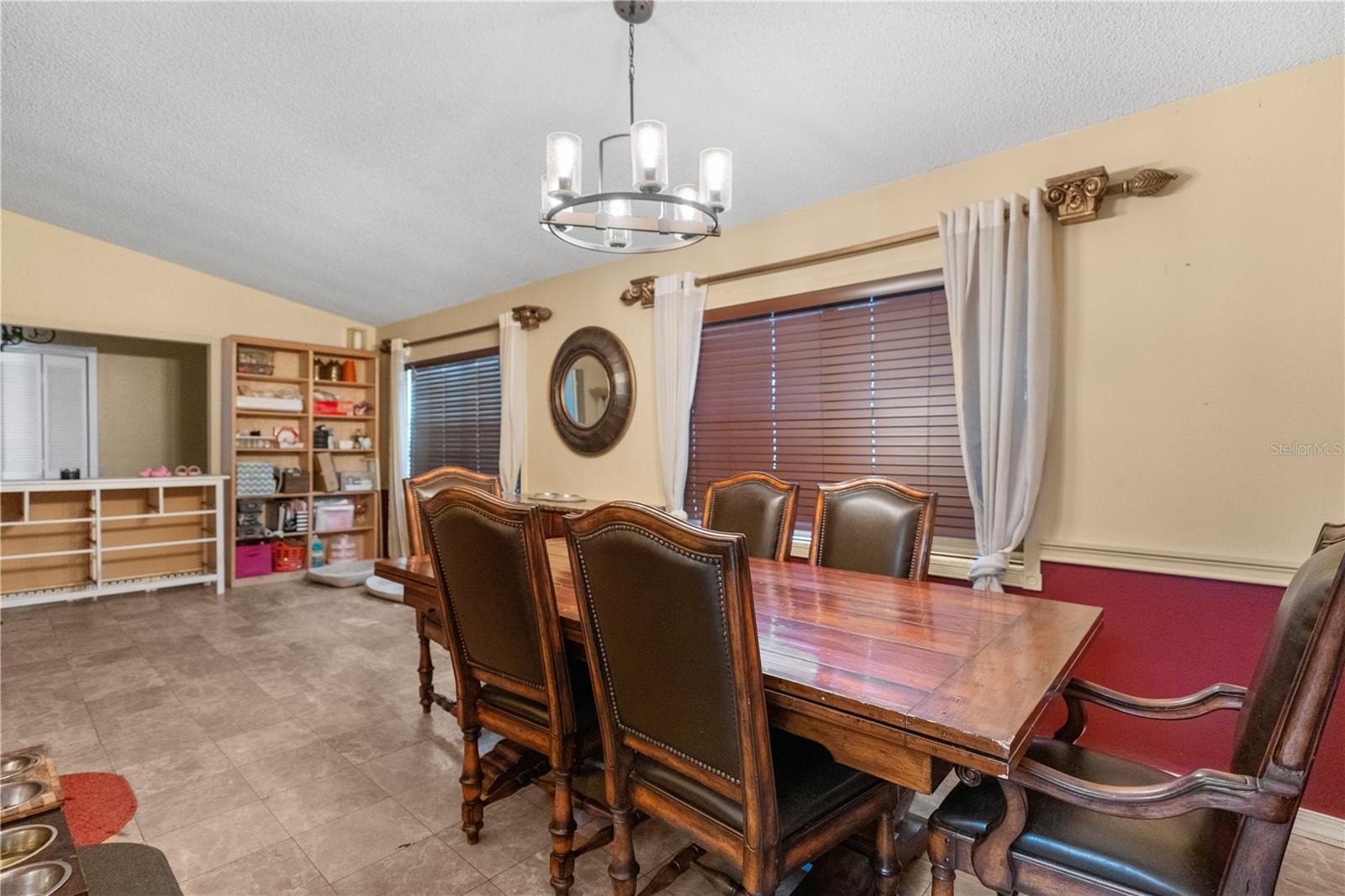 Photo 5 of 28541 LINDENHURST DR