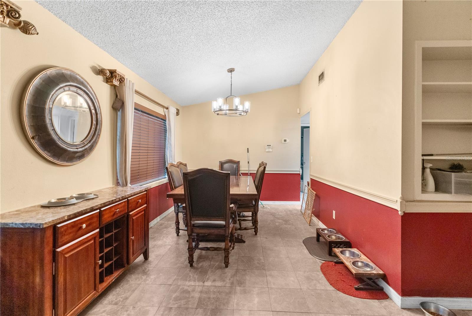 Photo 6 of 28541 LINDENHURST DR