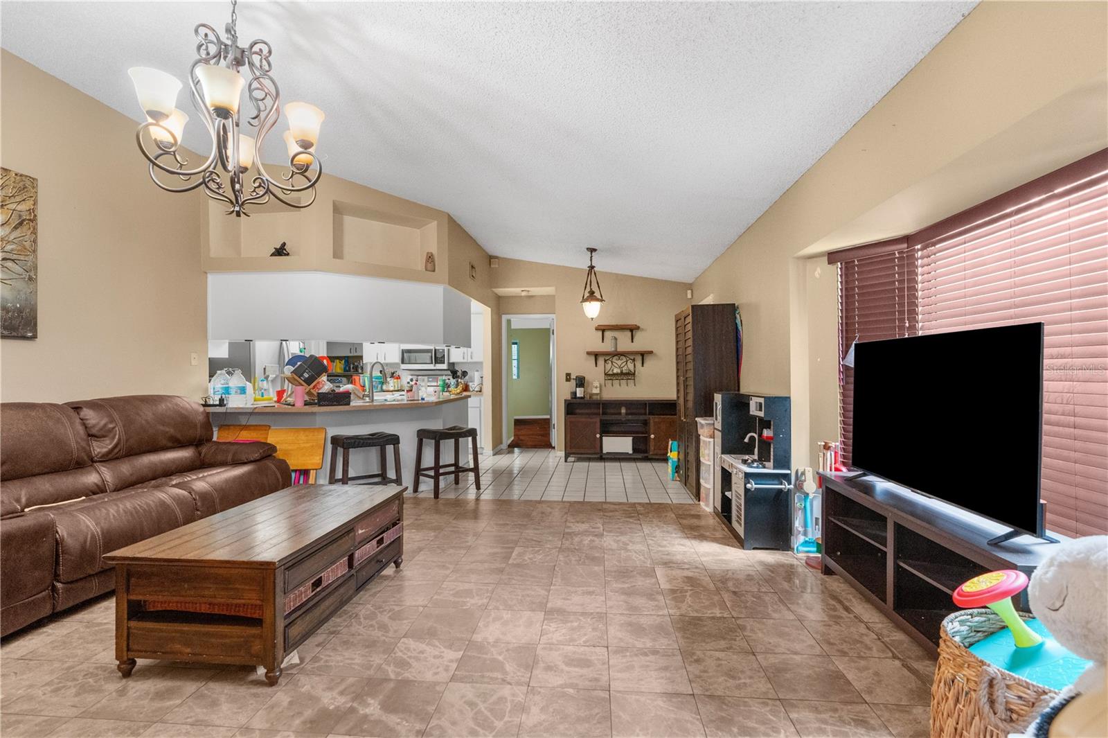 Photo 7 of 28541 LINDENHURST DR