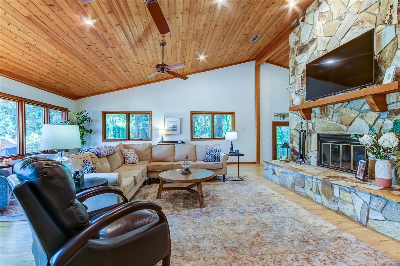 Photo 6 of 17210 ORANGEWOOD DR