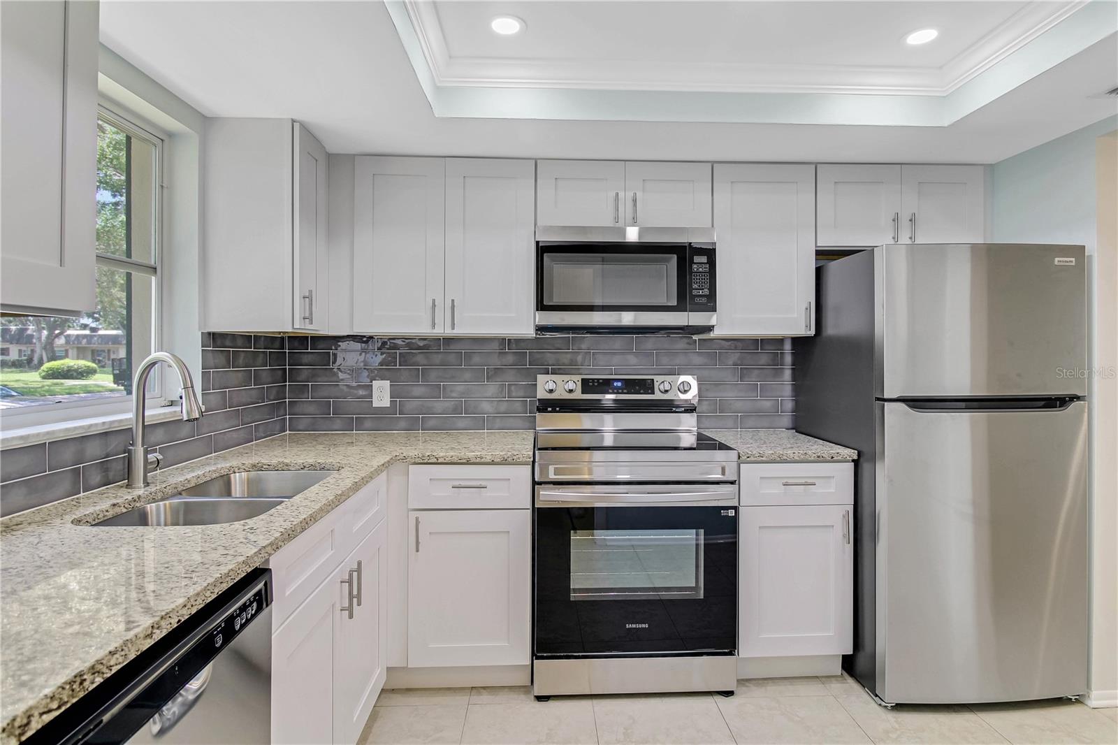 Photo 3 of 1466 NORMANDY PARK DR #4