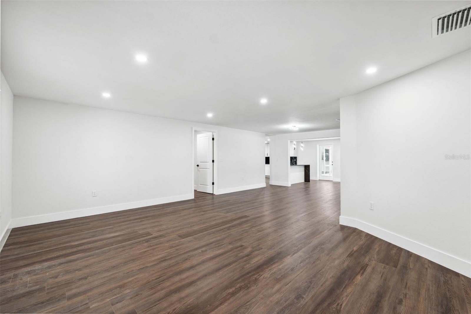 Photo 6 of 616 FONTANA LN