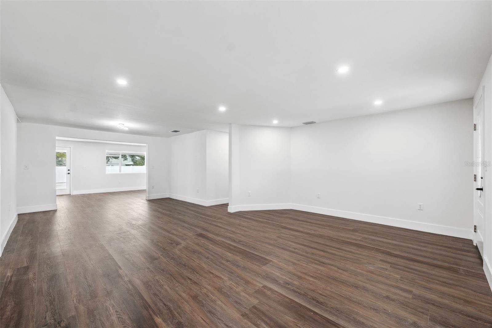 Photo 7 of 616 FONTANA LN