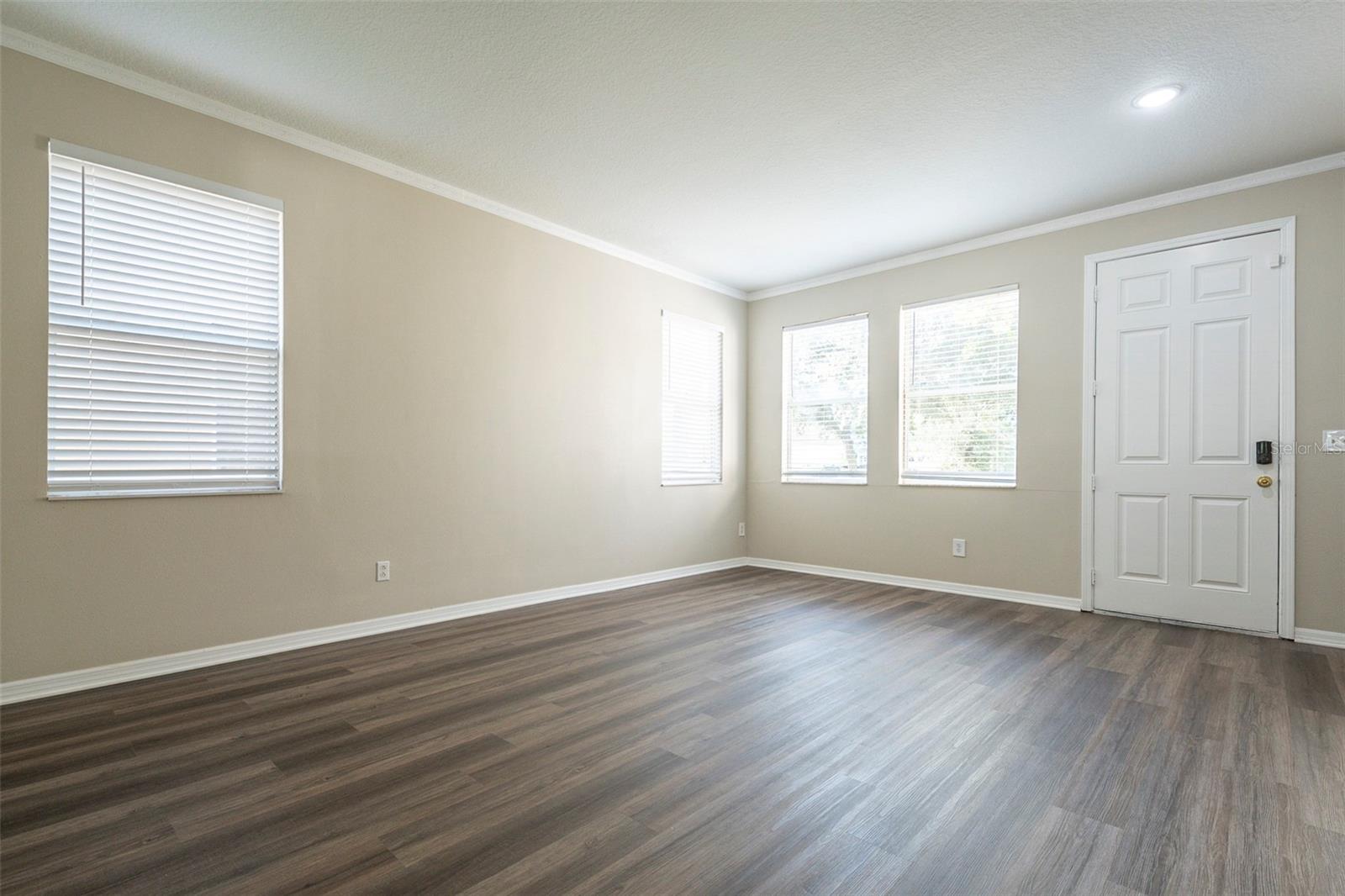 Photo 3 of 1706 ATLANTIC DR