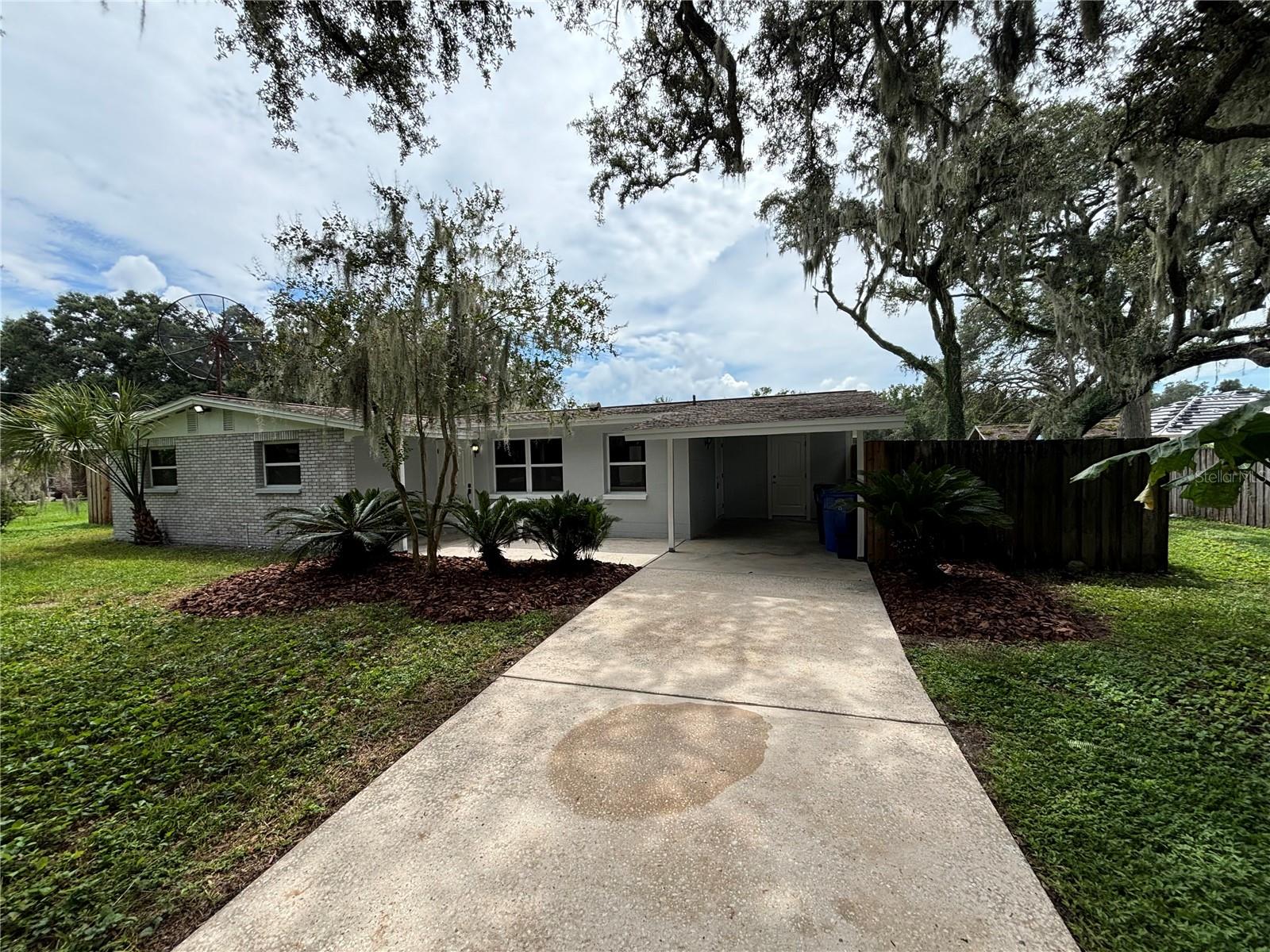 Photo of 215 HIDDEN LAKE DR