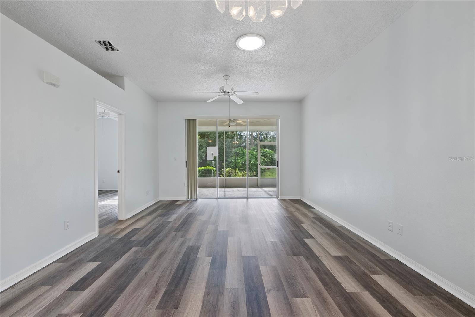 Photo 5 of 819 TREMONT GREENS LN