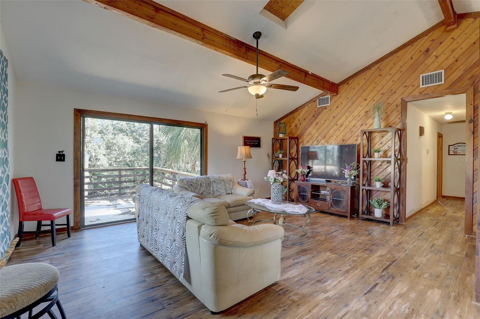 Photo 3 of 1106 OXBOW RD