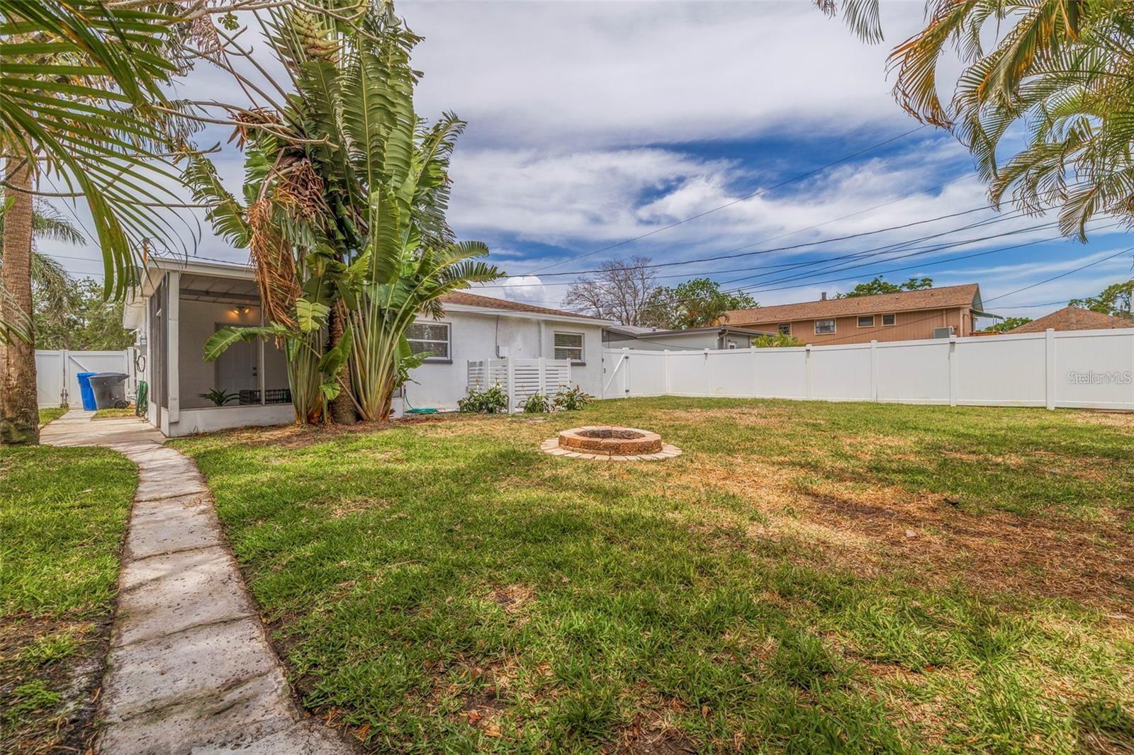 Photo 5 of 1702 BAYOU GRANDE BLVD NE