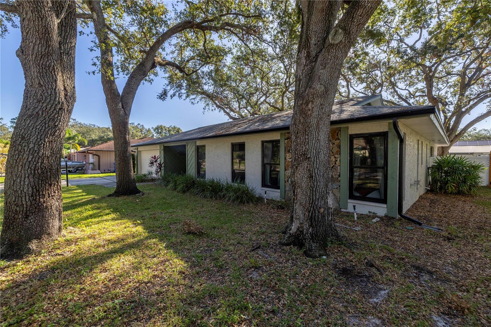 Photo 3 of 2227 WILLOWBROOK DR